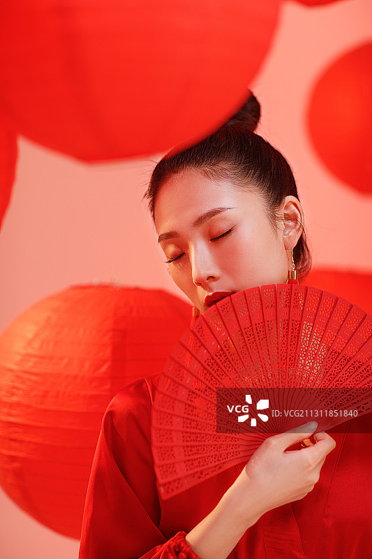 红衣美女肖像图片素材