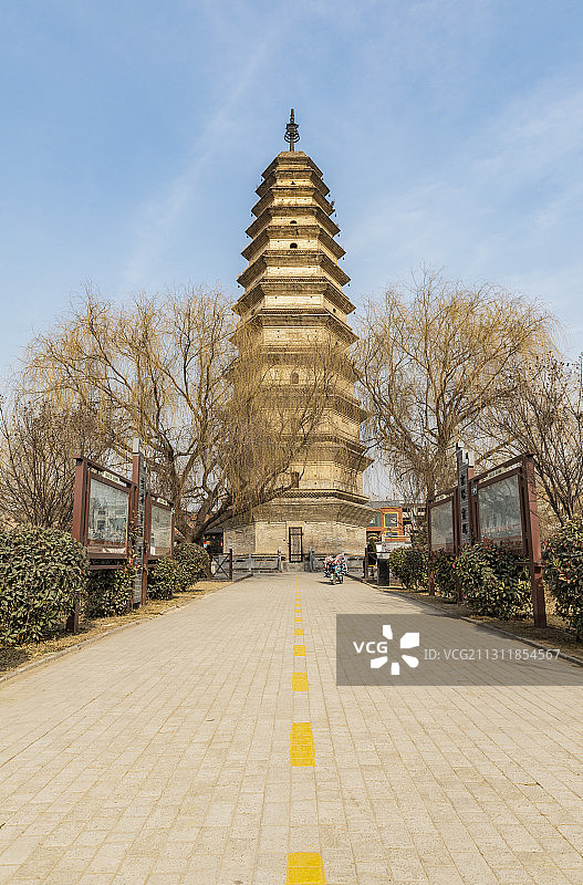 中国河南省新乡市原武镇平原新区玲珑塔图片素材