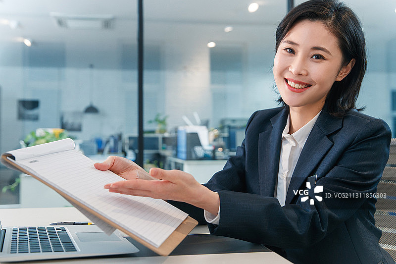 青年女客服人员图片素材