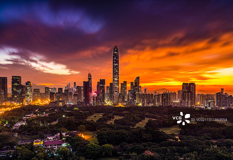 霞映晓城-平安金融中心图片素材