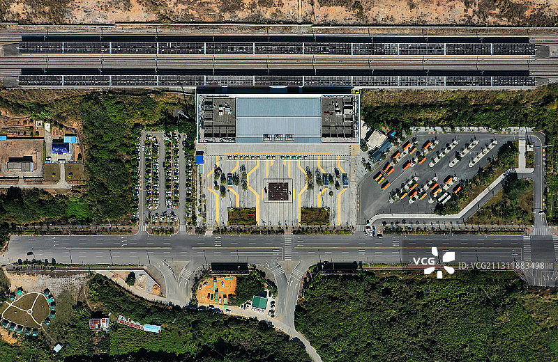 广东省惠州市惠东县稔山厦深高铁惠东站顶视角航拍图片素材