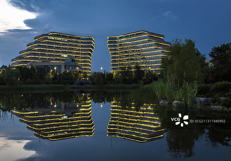 夜幕中的中国科技大学先进科学研究院图片素材