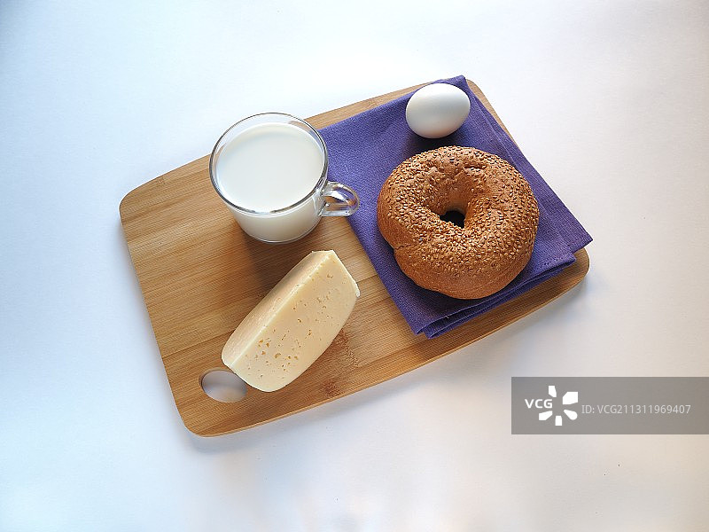 高视角的早餐在桌子上图片素材