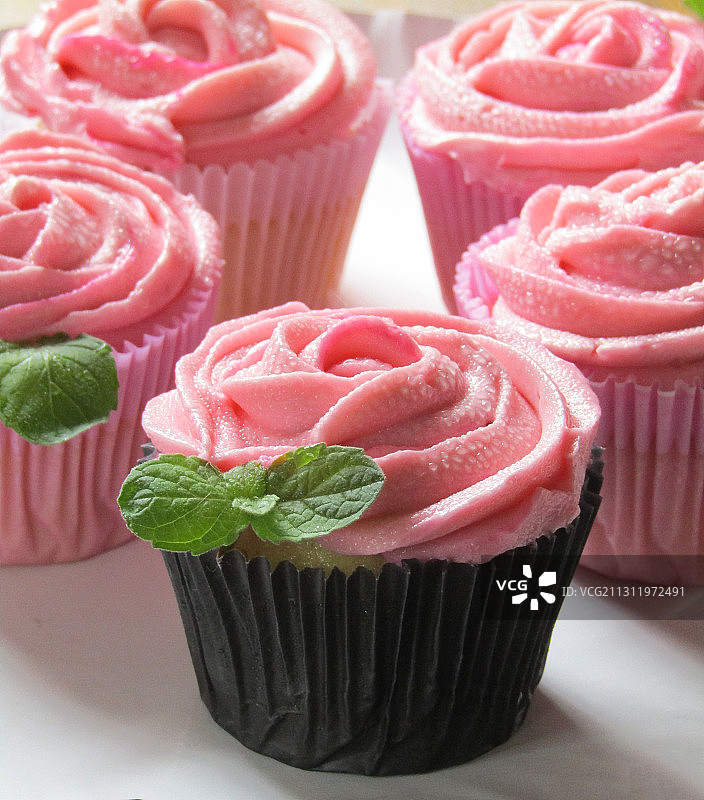 托盘里的纸杯蛋糕特写，阿根廷米西奥内斯图片素材