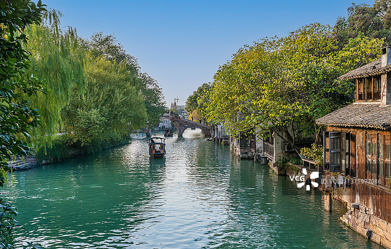 晴天下的浙江嘉兴桐乡乌镇风景区风光图片素材