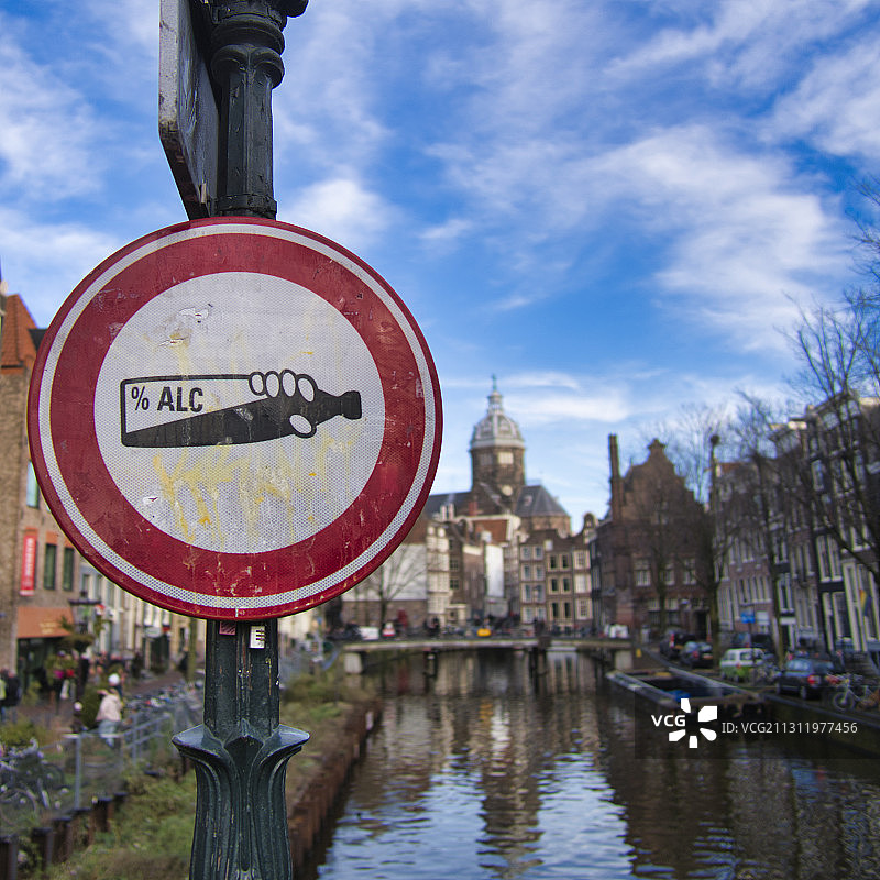 阿姆斯特丹城市建筑上的信息标志特写图片素材