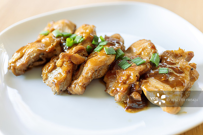 高角度拍摄：澳大利亚新南威尔士州埃平，桌子上的肉类图片素材