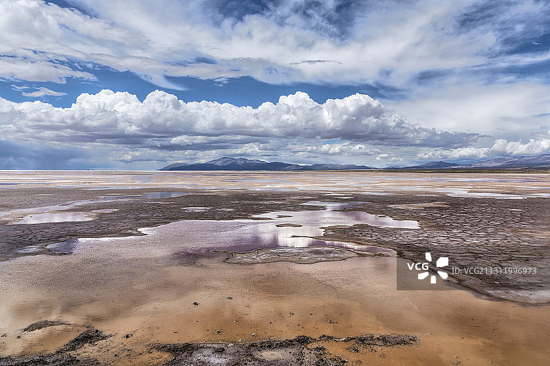 阿根廷萨尔塔省Salinas Grandes多云天空下的风景图片素材