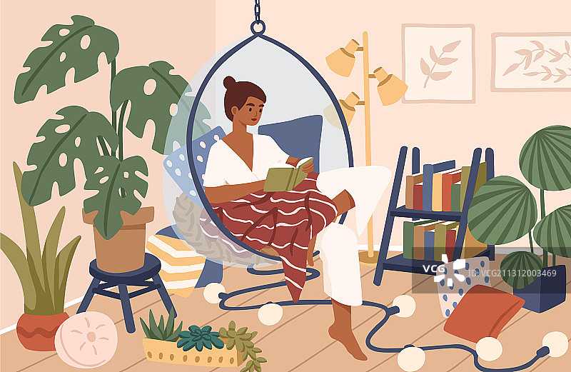 坐在舒适吊椅上的放松黑人女性图片素材