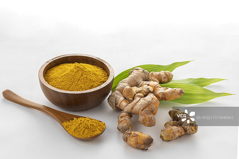 新鲜的姜黄与姜黄粉图片素材