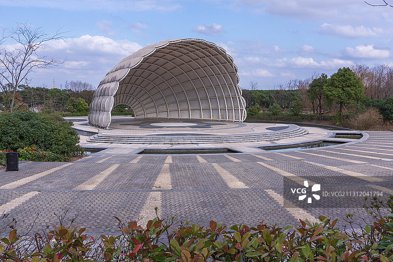 上海吴淞炮台湾公园贝壳建筑广场蓝天白云图片素材