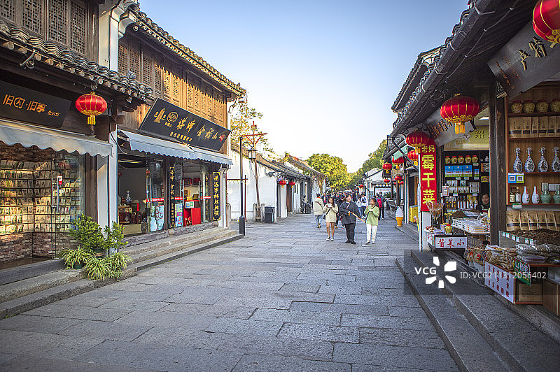 浙江绍兴鲁迅故里的古镇街道图片素材