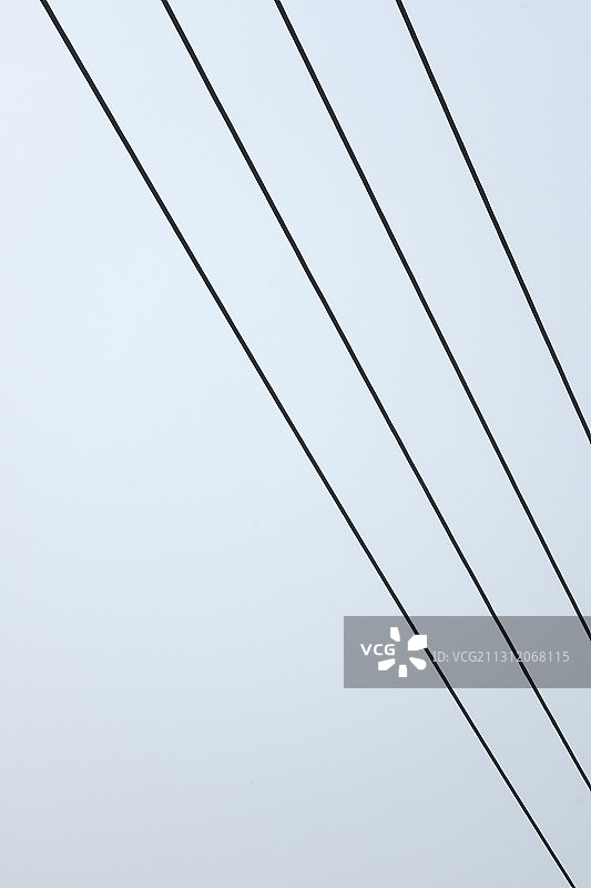 雾气中的电线图片素材