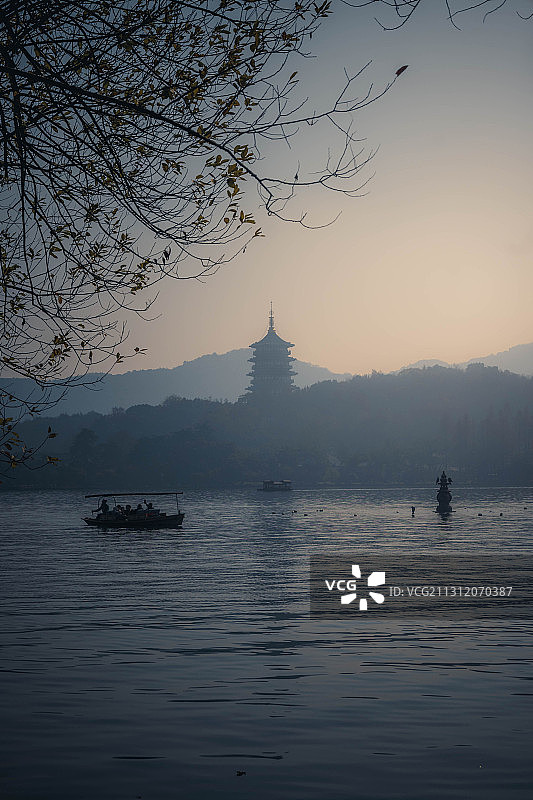 烟笼西湖图片素材