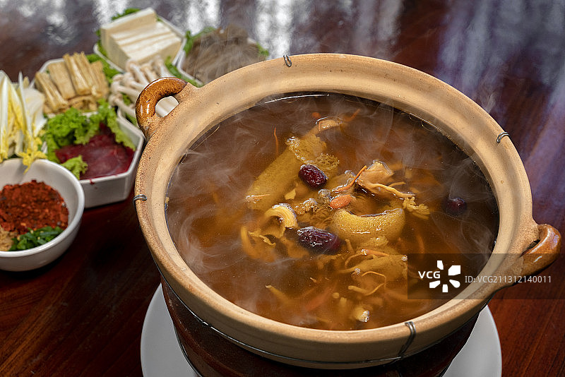 云南美食野生菌火锅图片素材