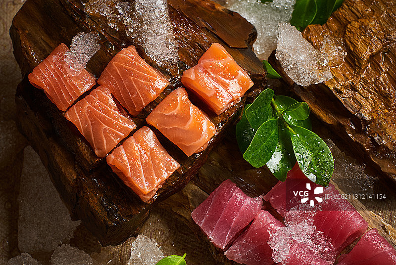 三文鱼金枪鱼厚切刺身图片素材