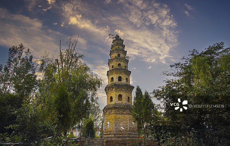 河南新郑卧佛寺塔图片素材
