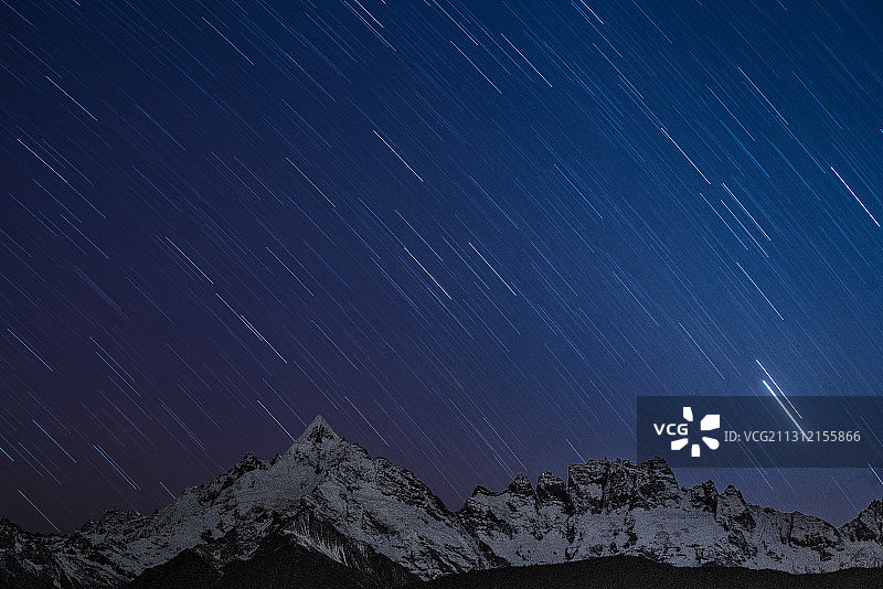 神女峰星轨图片素材