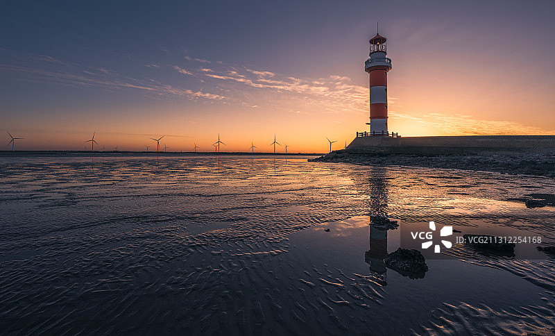 落日灯塔图片素材