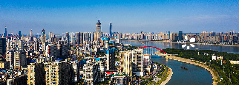 钢铁森林图片素材