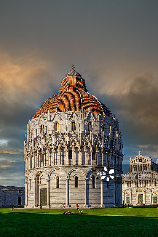 意大利，比萨，圣若望洗礼堂图片素材