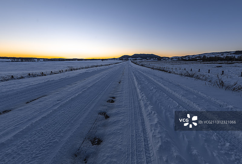 雪地公路图片素材