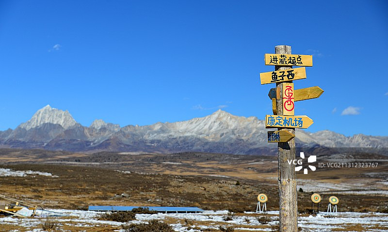 川西美景，雪山环绕的地方，康定鱼子西，网红打卡热门景区图片素材