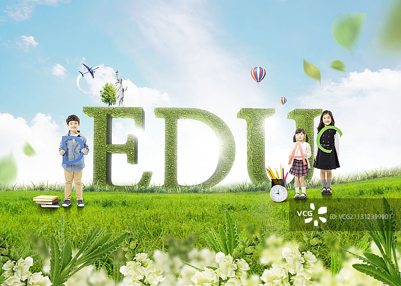 孩子们在田野上拿着英文字母，旁边是“教育”一词图片素材