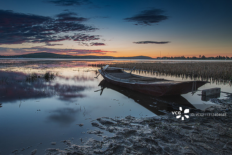 野渡无人舟自横图片素材