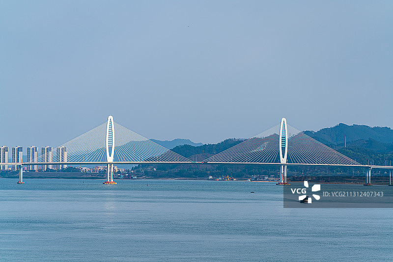 广东省肇庆市端州区阅江大桥西江河流船只平静江面图片素材