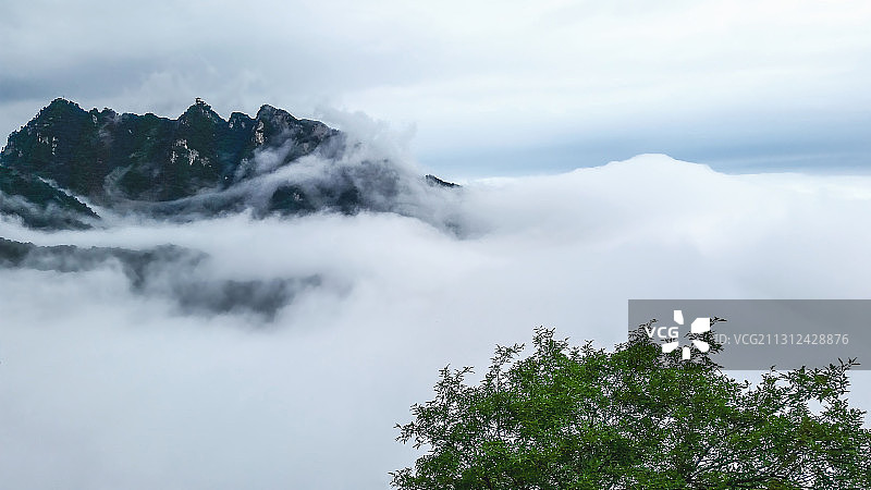 云海中的秦岭终南山南五台图片素材