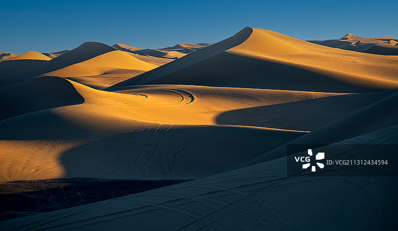 巴丹吉林沙漠图片素材