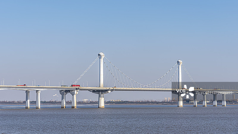 潮迫江东大桥图片素材