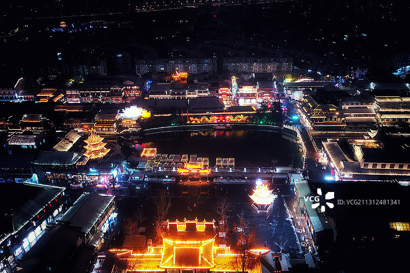 冬季大雪后的南京夫子庙秦淮河风光带的夜景风光图片素材