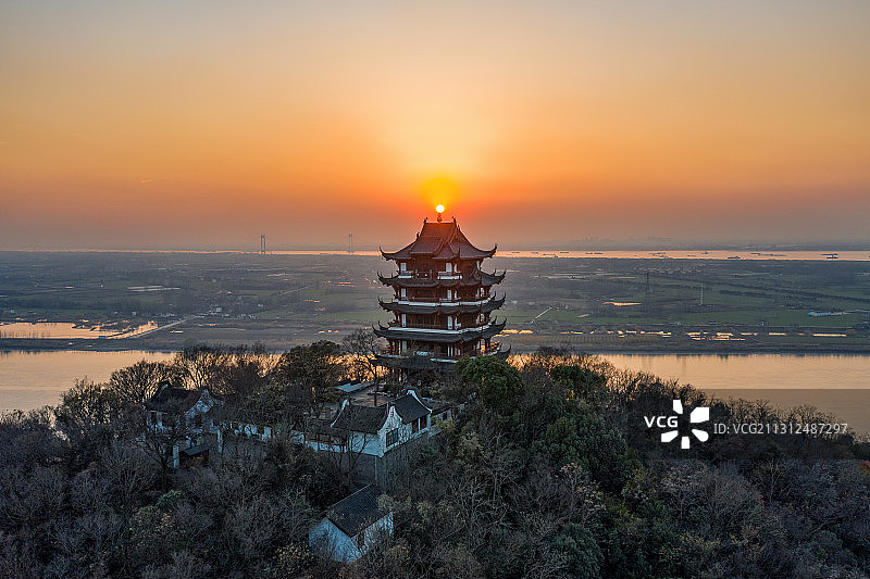 安徽省马鞍山市采石矶风景区三台阁日落航拍风光图片素材