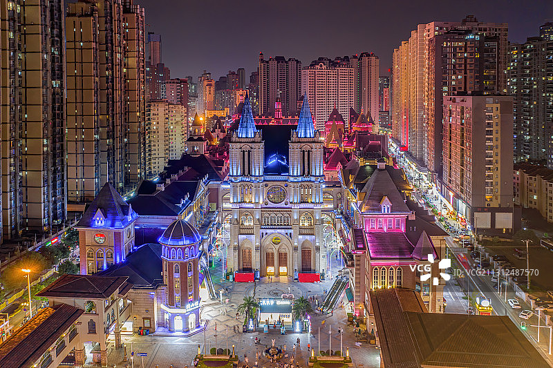 武汉市光谷意大利风情街多莫大教堂灯光夜景图片素材