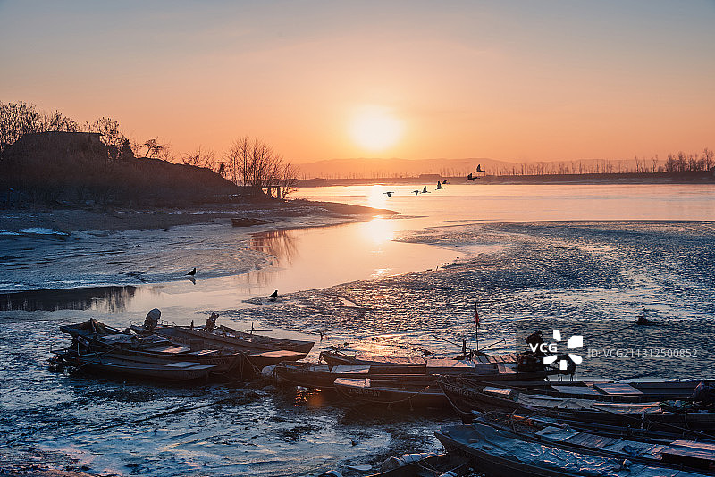 鸭绿江晨曦 摄于丹东滨江路图片素材