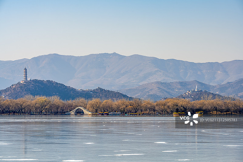 中国北京颐和园西堤玉泉山玉峰塔图片素材