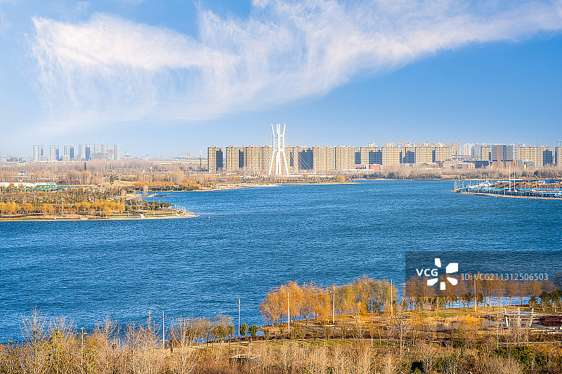 中国河南省郑州市北龙湖冬季风光图片素材