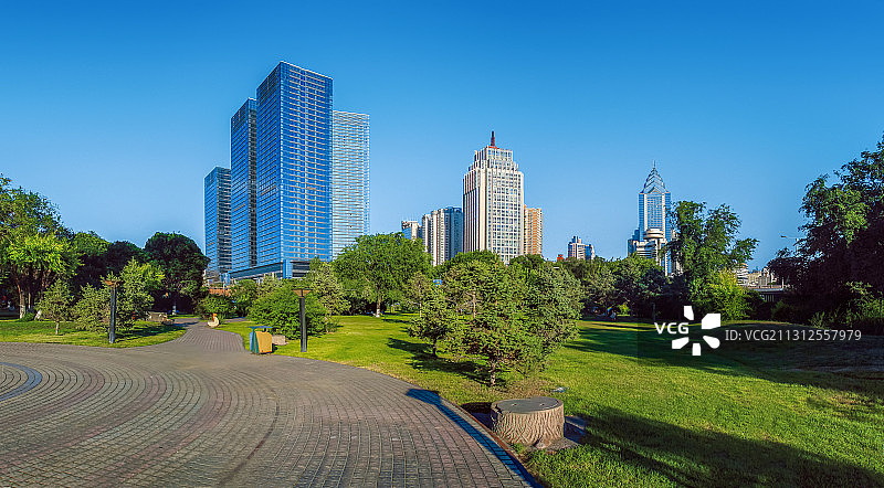 新疆乌鲁木齐红山公园城市中心地标鸟瞰天际线图片素材