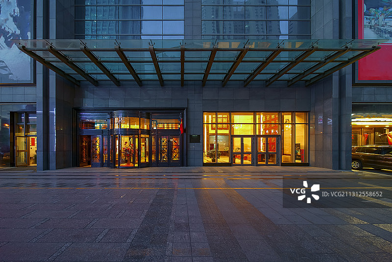 新疆乌鲁木齐商务地标时代广场入口夜景图片素材