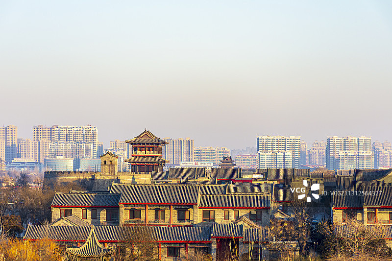 暖阳照耀下的东昌古城-3图片素材