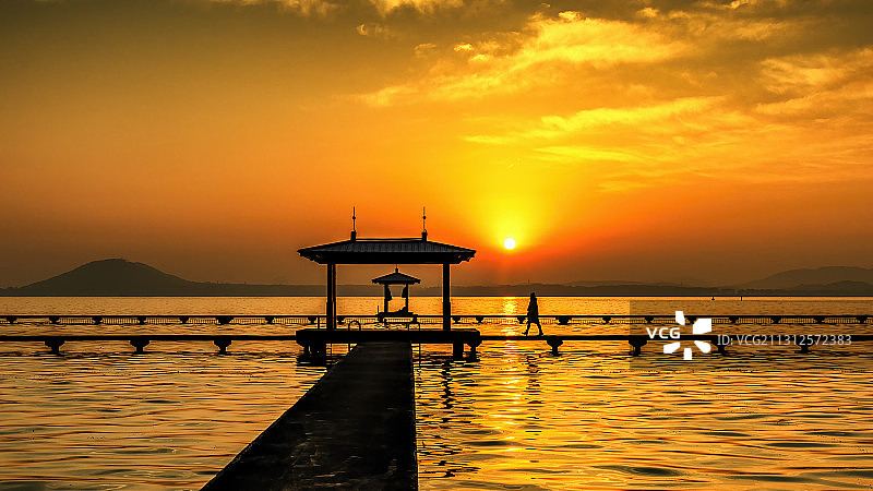 东湖观日出图片素材