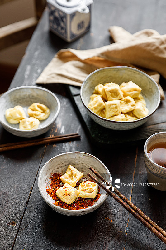 云南小吃建水包浆豆腐图片素材