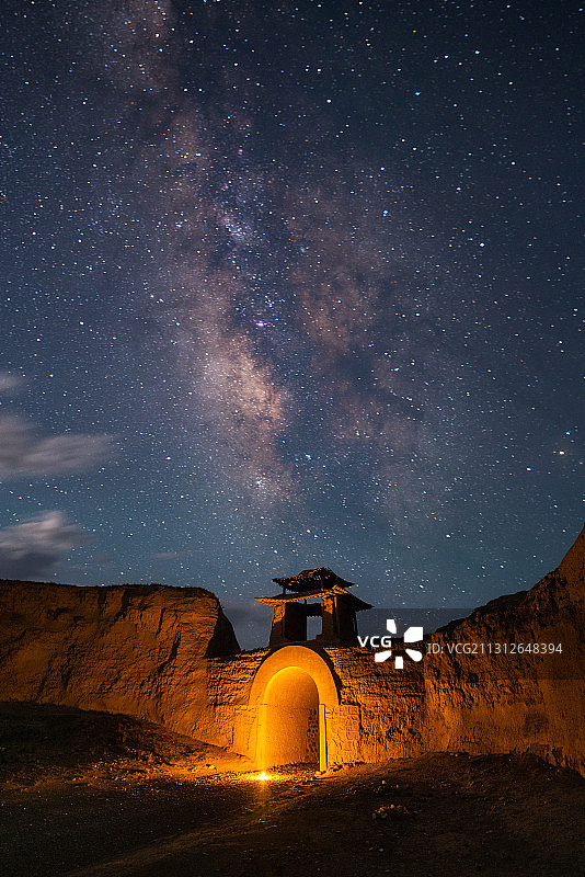 星空下的永泰古城，银河缓缓升起图片素材