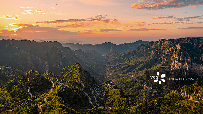 安阳林州太行天路日出风光图片素材