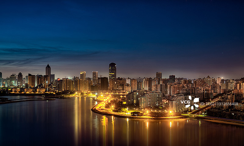 日出之前的海口湾图片素材