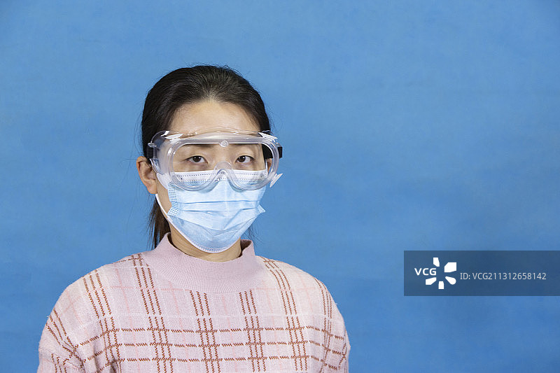 亚洲女士中国北方人戴口罩防疫做手势可抠图图片素材
