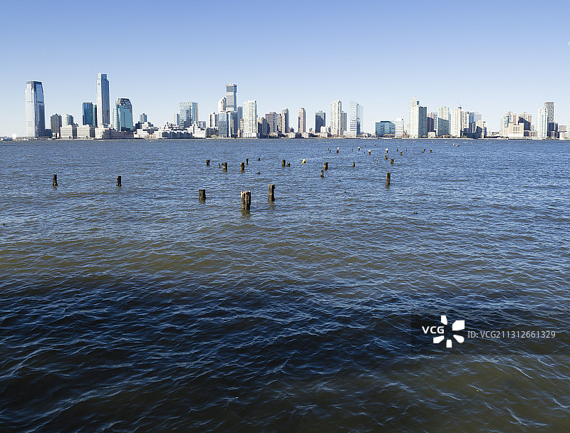 从曼哈顿眺望哈德逊河对岸的新泽西州霍博肯图片素材