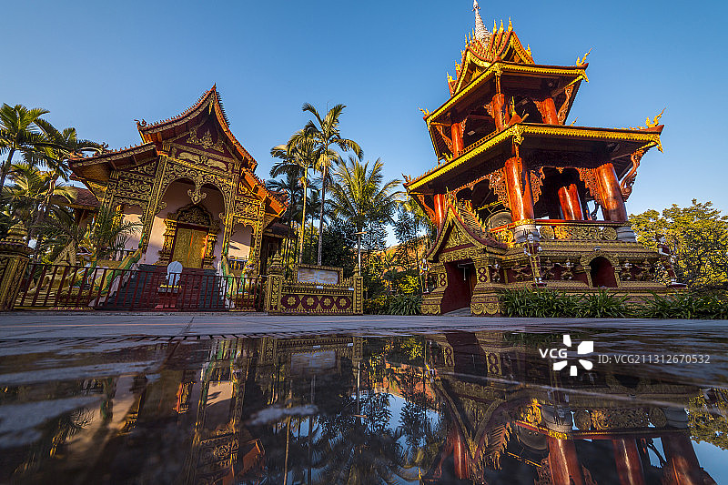 云南西双版纳傣族建筑热带风光曼听公园图片素材